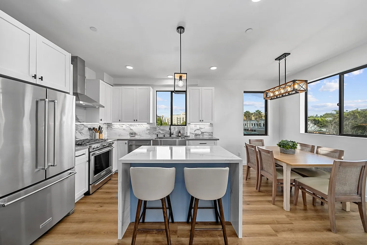 3 bed, 3.0 bath, 10763 sqft, $7,878 — Photo 4