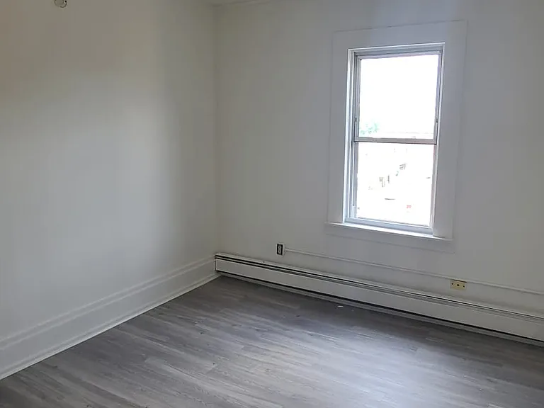 743 Park St #4W — Photo 9