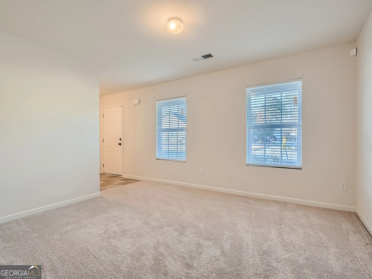 3 bed, 2.5 bath, 2007 sqft, $2,150 — Photo 4