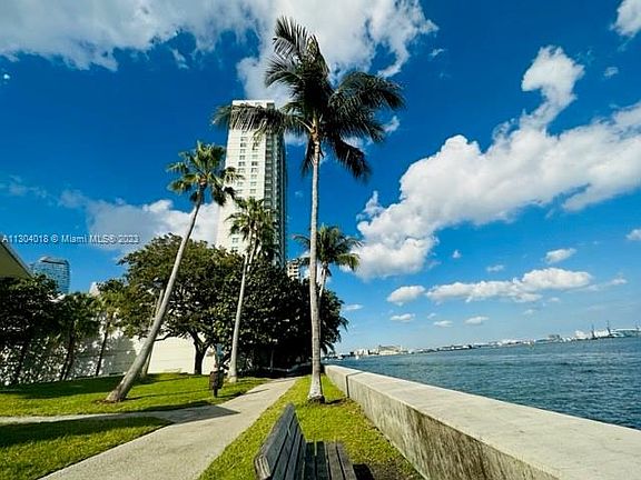 4th image of 800 Claughton Island Dr APT 1403