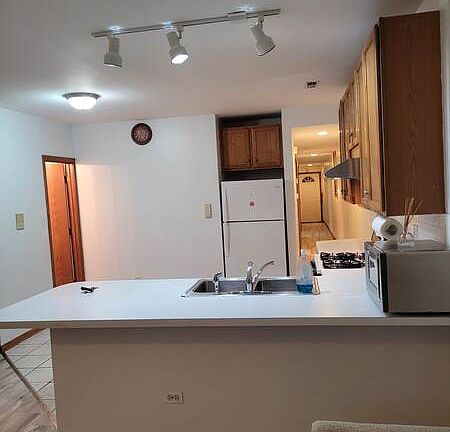 2nd image of 2428 W Taylor St #1