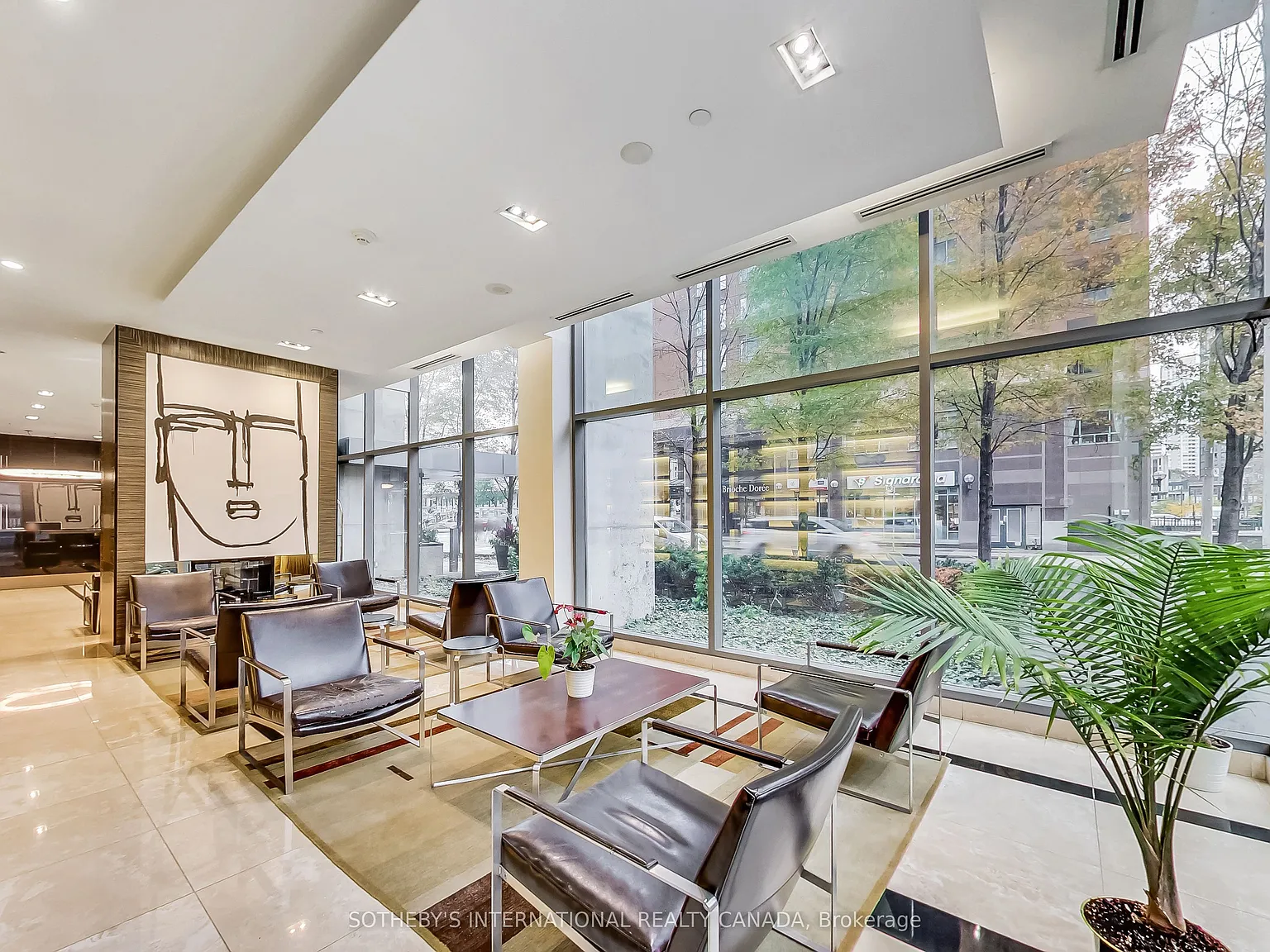 Murano Condos — Photo 3