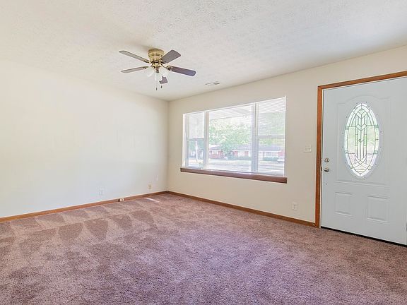 3rd image of 4905 Red Oak Ln