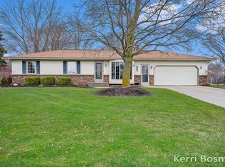 2631 Windcrest St, Jenison, MI 49428