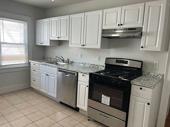 3rd image of 16 Lexington Ave #1L