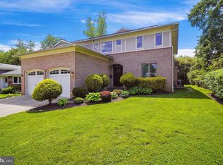9904 Pomona Dr, Bethesda, MD 20817