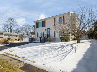 8 Serenity Ct, Warwick, RI 02888