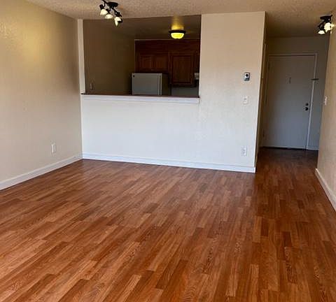 2nd image of 2031 Market Ave Floor 3