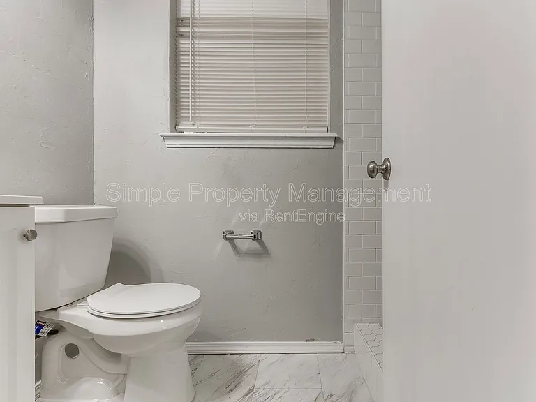 7505 NW 29th St — Photo 15