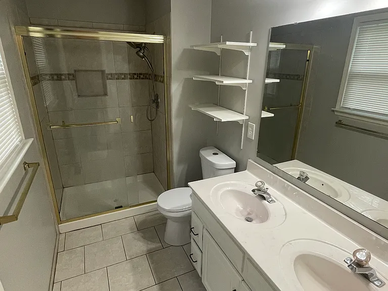 664 NE Clubhouse Dr — Photo 14