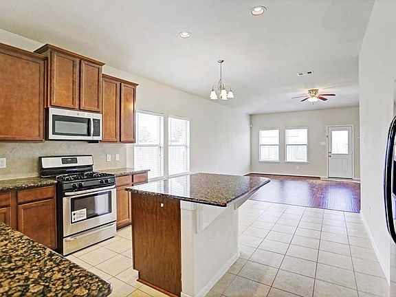 4th image of 25914 Westbourne Dr