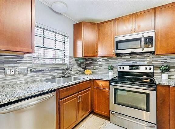 5th image of 2716 Oak Forest Blvd
