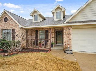 817 Ridgecrest Ct, Aubrey, TX 76227