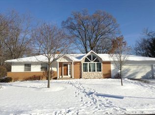 21187 N 19th St, Barrington, IL 60010