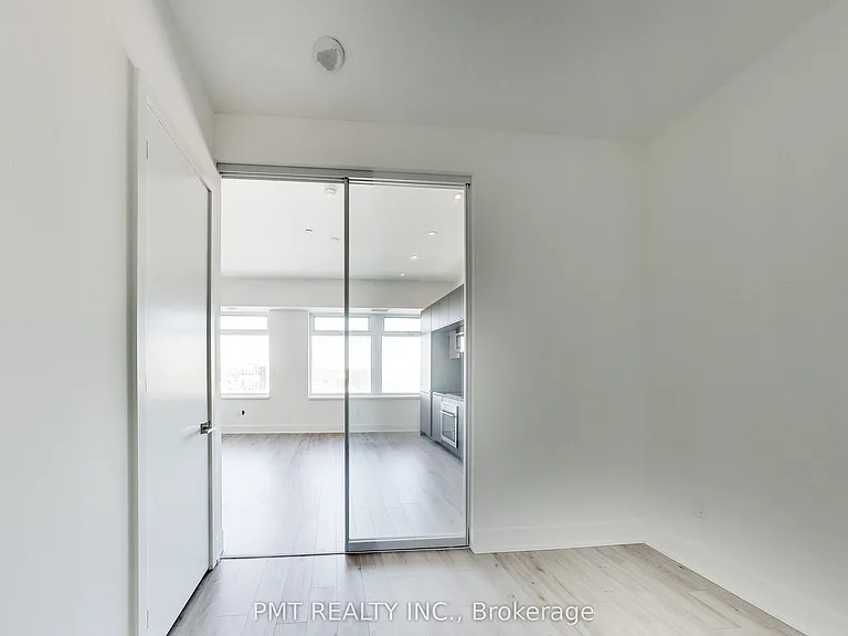 111 Saint Clair Ave W #1525 — Photo 8