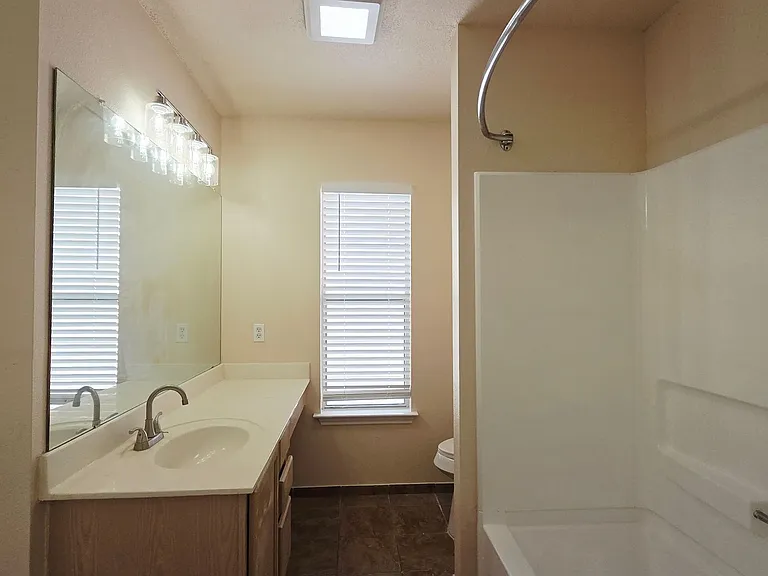 402 Empresario Dr — Photo 21