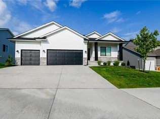406 Orchard Hills Dr, Norwalk, IA 50211