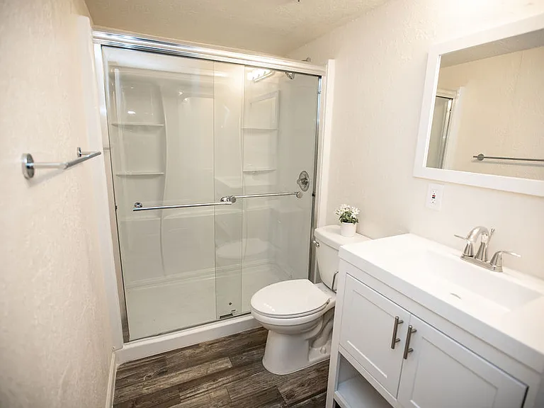 University Gardens Apartments — Photo 11