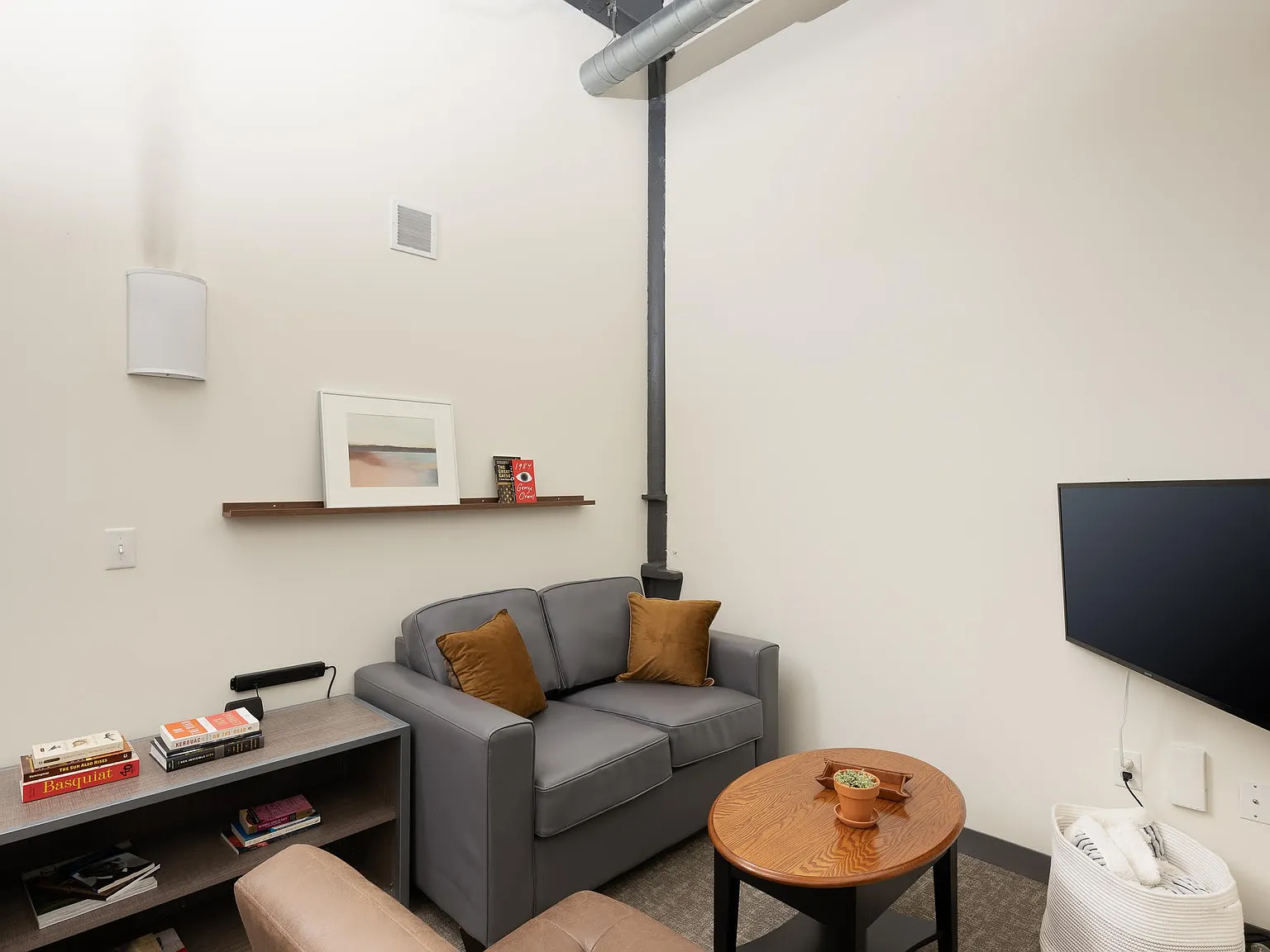 2 bed, 735 sqft, $2,500 — Photo 2