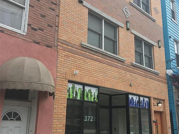 4th image of 372 Pacific Ave