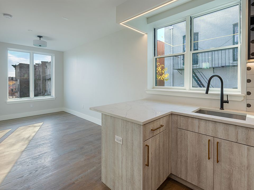 1st image of 216 Bainbridge St #Phc