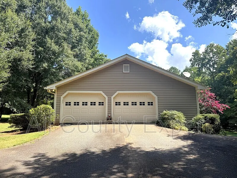 3 bed, 3.0 bath, 1887 sqft, $2,695 — Photo 3