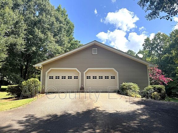3rd image of 55 Brandywine Trl