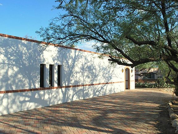 2nd image of 3212 N Calle De Beso