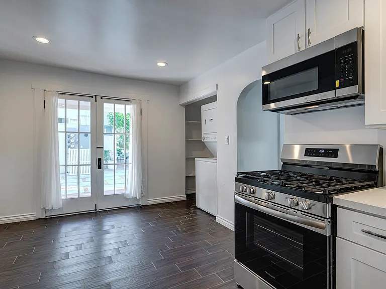 1476 N Wilson Ave — Photo 20