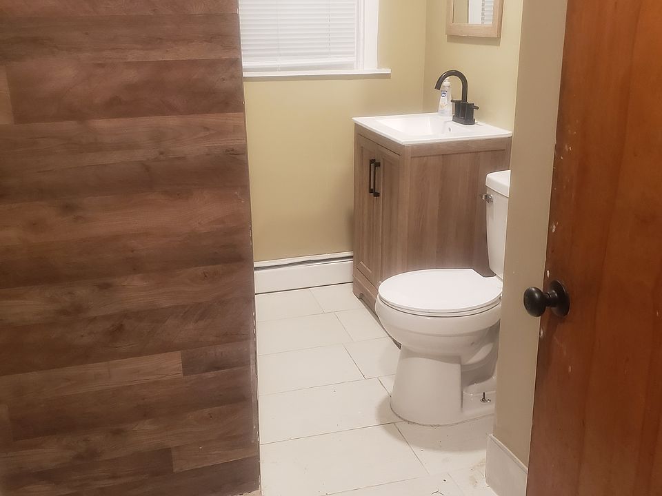 2nd image of 715 Douglas Ave Floor 1