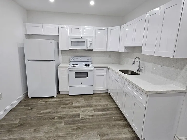 3031 NW 15th St #1 — Photo 7