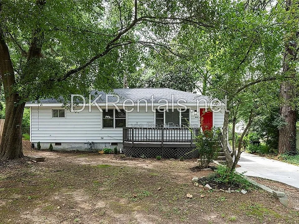 808 Meadow Pl