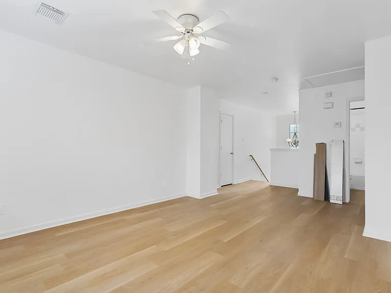 210 Laceleaf Ln — Photo 18