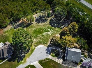 1117 Colonial Dr, Port Allen, LA 70767
