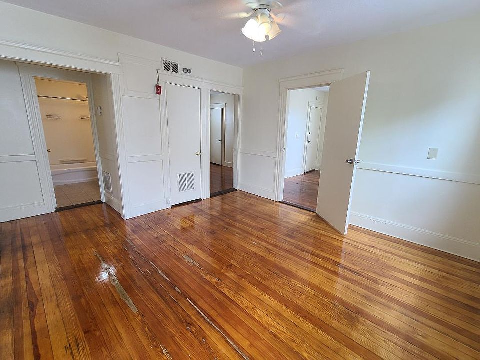1st image of 131 Illinois St Floor 1