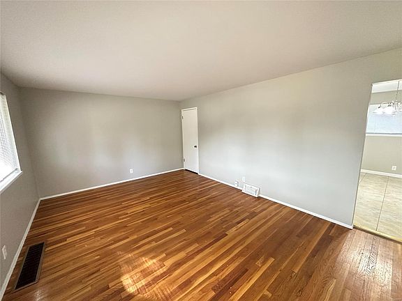 3rd image of 1707 Beecher Dr
