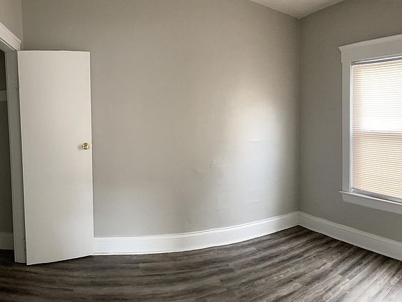 5th image of 2804 York Ave #1