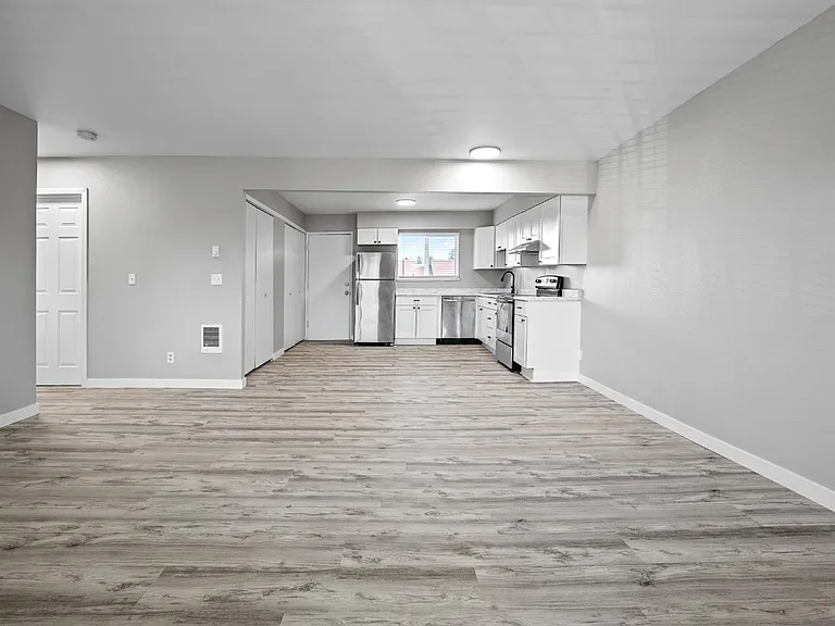 Eastside Village Apartments — Photo 33