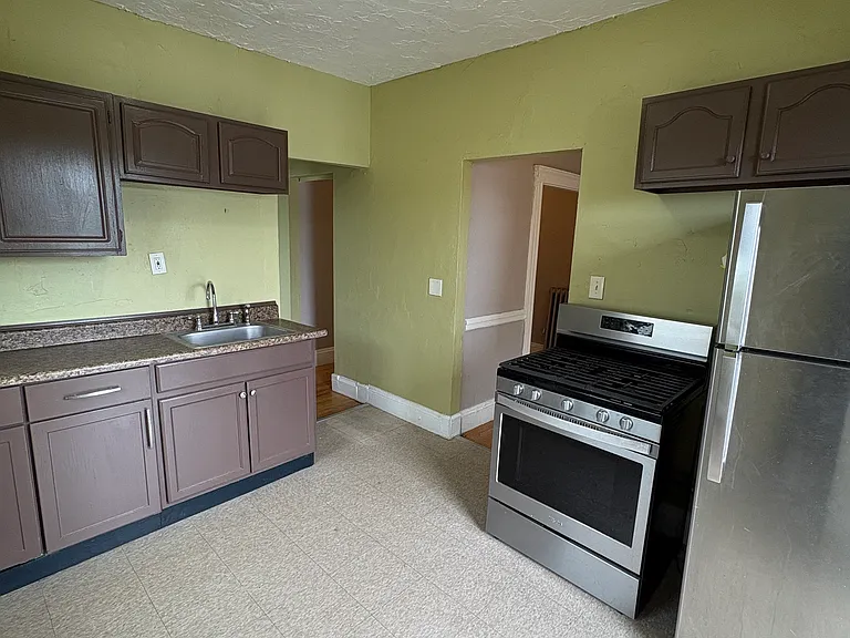 104 Adams St #6 — Photo 1