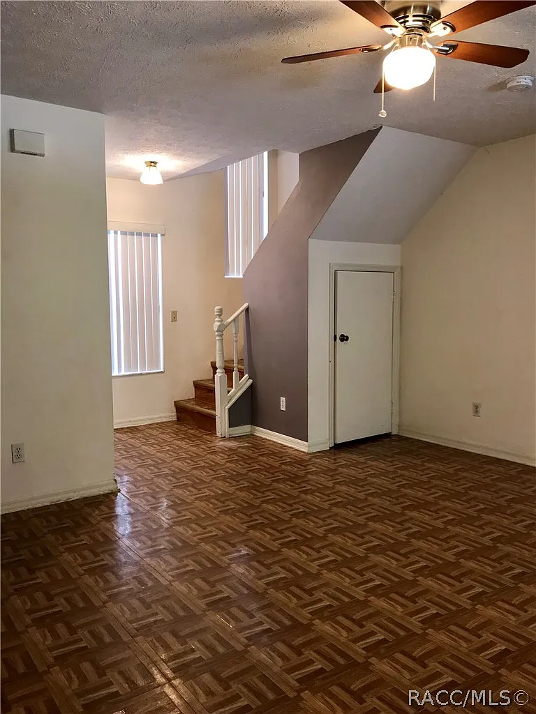 2 bed, 1.5 bath, 1074 sqft, $1,400 — Photo 3