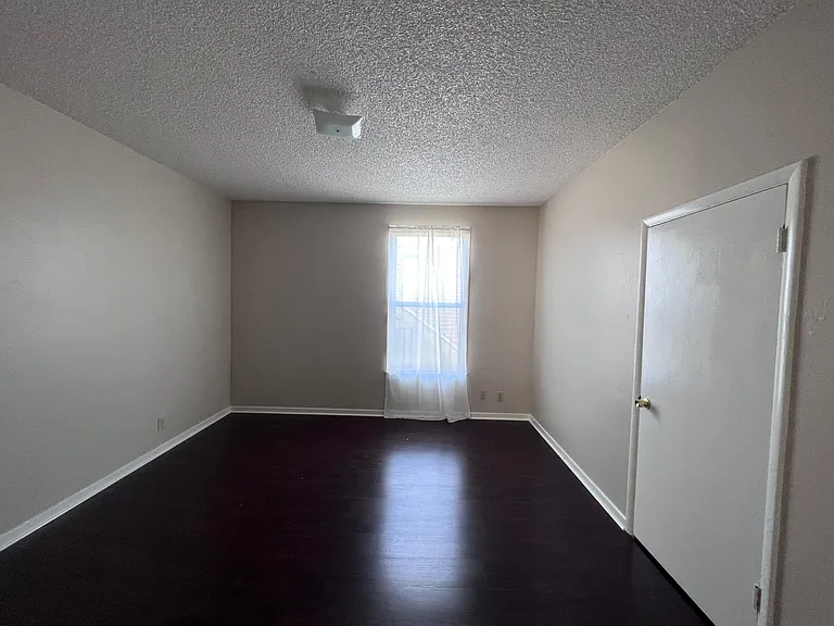 325 El Dorado — Photo 5