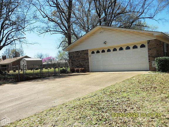 5th image of 2608 Teresa Dr