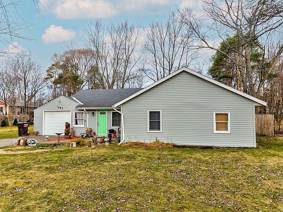 4th image of 387 Felch St