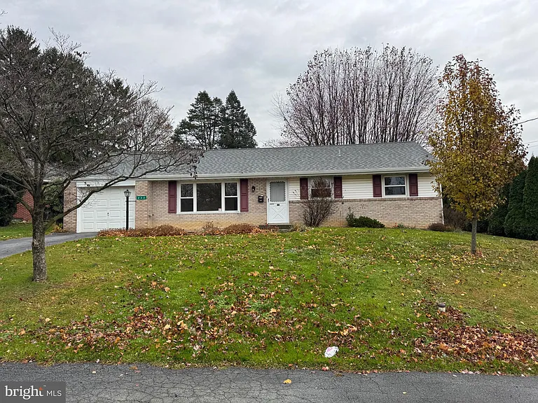 232 Circle Dr — Photo 1