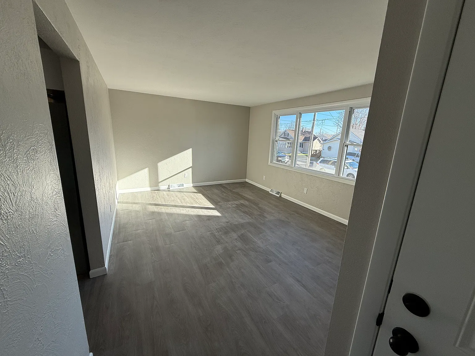 3 bed, 1200 sqft, $1,575 — Photo 2