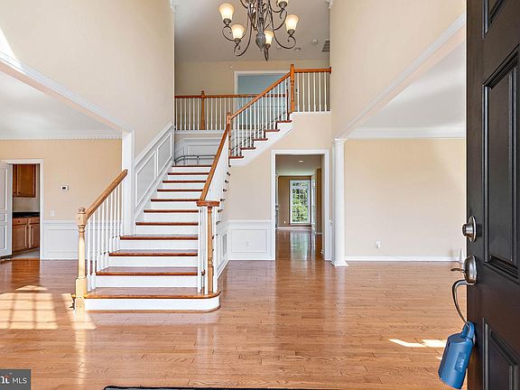 5th image of 101 Borden Way