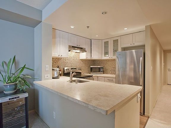 3rd image of 240 Lombard St #639