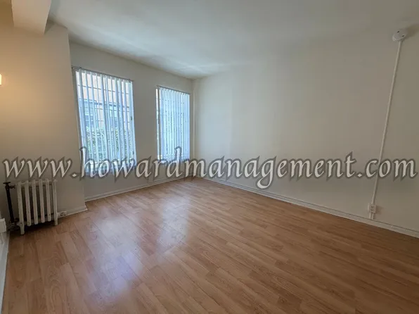 Wilshire Mediterranean Apartments