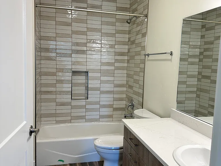 120 12th Ave S #6 — Photo 8