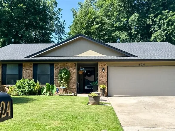 424 Cherryvale Rd, Edmond, OK 73003